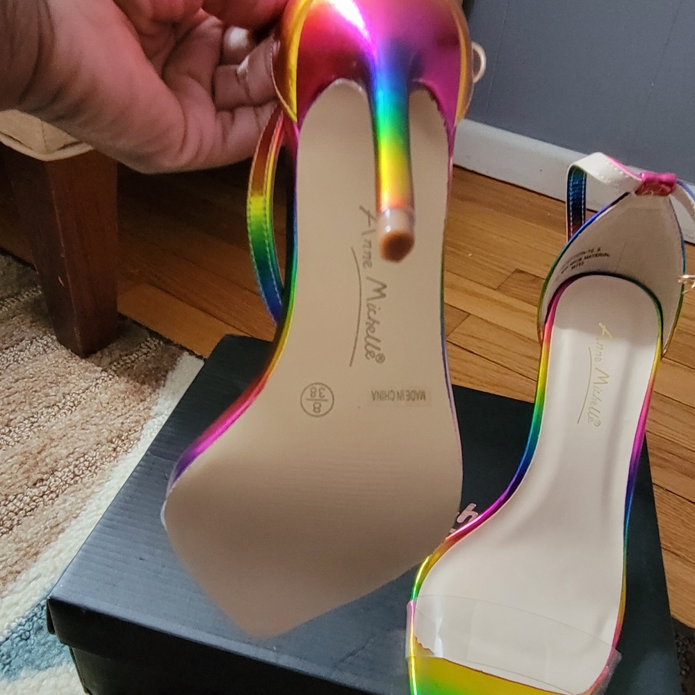 Heels - Picture 3 of 3